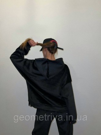
Теплый велюровый костюм балахон со штанами в черном цвете
Костюмы проверенные г. . фото 8