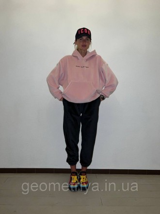 
Теплый велюровый костюм балахон со штанами в черно-розовом цвете
Костюмы провер. . фото 6