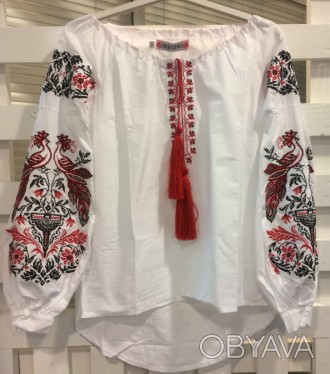 Вышитая женская сорочка белого цвета, с рукавами - фонариками, украшена вышивкой. . фото 1
