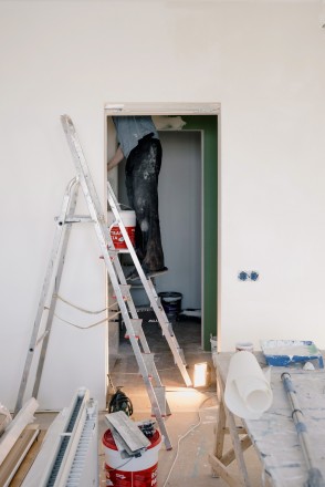 Укомплектована бригада пропонує свої послуги 
Виконуємо ремонт квартир під ключ. . фото 5