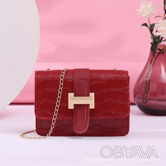 Женская маленькая классическая сумочка-клатч на цепочке на одно отделение красна