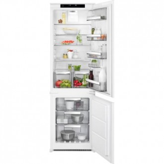 Холодильник встраиваемый AEG SCR 818 E 7 TS можно установить в одну линию с мебе. . фото 2