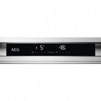 Холодильник встраиваемый AEG SCR 818 E 7 TS можно установить в одну линию с мебе. . фото 7
