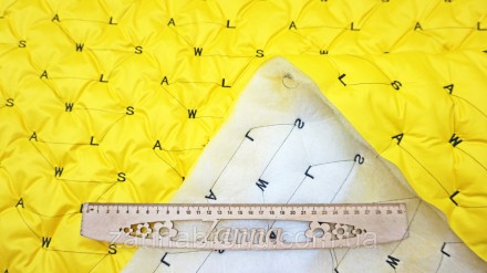 
 Стеганая плащевка с утеплителем цвет желтый "Буквы" - легкая, прочная, гладкая. . фото 2