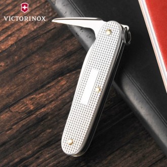 Швейцарский нож Victorinox Alox Pioneer 0.8201.26
Швейцарский карманный армейски. . фото 7