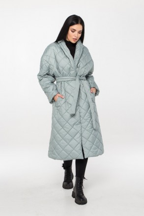 Стильное стеганое пальто с поясом в комплекте. Модель представлена дизайнерами D. . фото 3