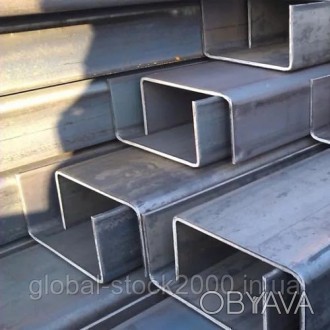 Металлический профиль, произведенный из листов стали, который выдерживает серьез. . фото 1