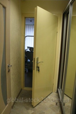 Двери рентгенозащитные для защиты медработников и пациентов от рентгеновского из. . фото 2