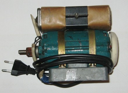 Электродвигатель ДКС-1-У4
Производство - СССР
Однофазный, асинхронный, конденс. . фото 2