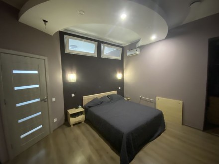 +Светлая квартира ( Большие окна)
+ 96м2.
+ кухня 23.8м2.
+3 комнаты.
+2 сан. Центр. фото 18