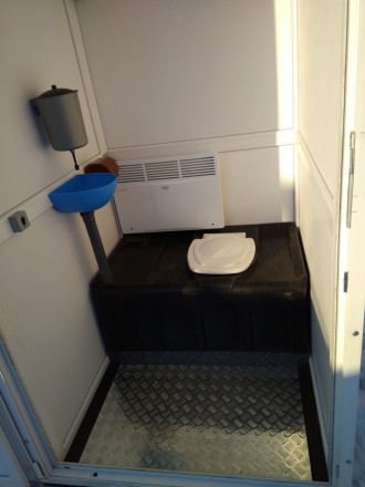 Туалетная кабина утепленная изготовлена из специализированного профиля (сэндвич-. . фото 8