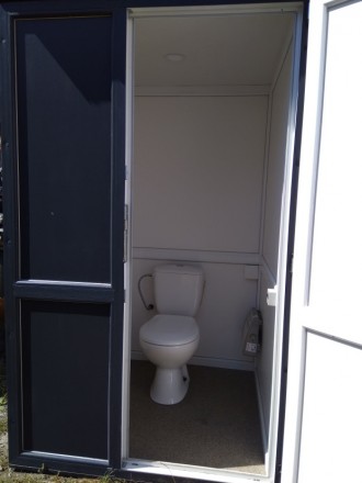 Туалетна кабіна виробничого комплексу «БІОСАНТЕХНИКА» виготовляється з сендвіч-п. . фото 2