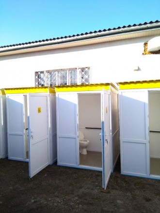 Туалетна кабіна, що функціонує в автономному режимі та є альтернативним рішенням. . фото 2