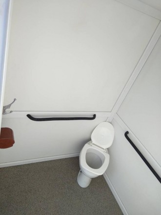 Туалетная кабина, функционирующая в автономном режиме и являющаяся альтернативны. . фото 4