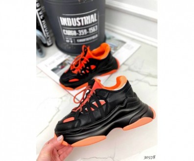 Кроссовки на массивной подошве,с оранжевыми вставками. Высота подошвы спереди: 4. . фото 3