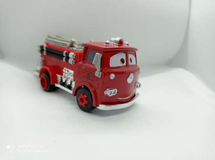 Disney/Pixar Тачки 3 Deluxe: Ред Пожарная машина FJJ00 (Disney Pixar Cars Deluxe. . фото 5