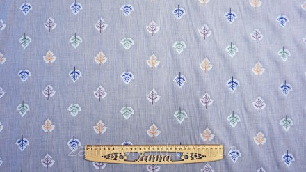  Летняя хлопчатобумажная ткань голубого цвета "Цветные листики" - мягкая, нежная. . фото 3