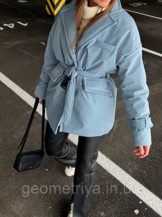 
Женская голубая куртка под пояс 
Универсальная модель куртки подойдет под любой. . фото 5