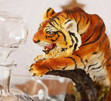 Штоф Тигр в прыжке подарочный набор для алкоголя 
Материал : Полистоун
Размер, с. . фото 4