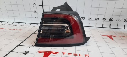 Фонарь задний наружный правый Тесла Модель 3 (красный), 1077398-00-F. . фото 2