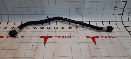 Шланг системы охлаждения Тесла Модель 3 , 1077603-00-D . . фото 3