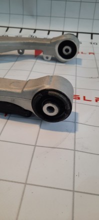 Важіль верхній передній лівий (підкова) Тесла Модель 3. . фото 10