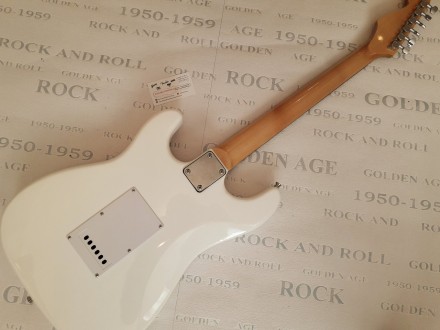 Электрогитара Fender Stratocaster White Rosewood China.
Логотип Fender/ Гравиров. . фото 4