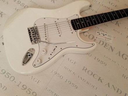 Электрогитара Fender Stratocaster White Rosewood China.
Логотип Fender/ Гравиров. . фото 5