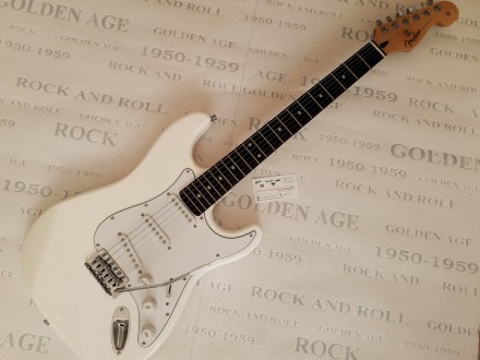 Электрогитара Fender Stratocaster White Rosewood China.
Логотип Fender/ Гравиров. . фото 2
