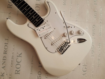 Электрогитара Fender Stratocaster White Rosewood China.
Логотип Fender/ Гравиров. . фото 9