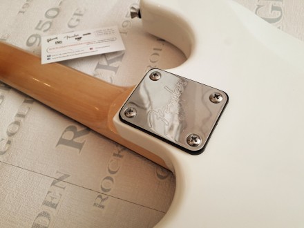 Электрогитара Fender Stratocaster White Rosewood China.
Логотип Fender/ Гравиров. . фото 10