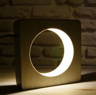 Деревянный LED светильник
Материал: Фанера;
Размер: 13*13 см;
Тип питания: 220 v. . фото 6