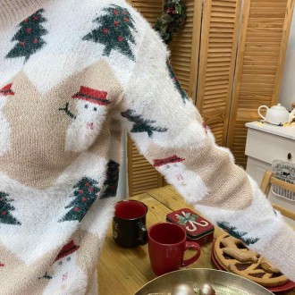 Праздничный новогодний свитер с снеговиком и елочкой + новогодние носки в ПОДАРО. . фото 5