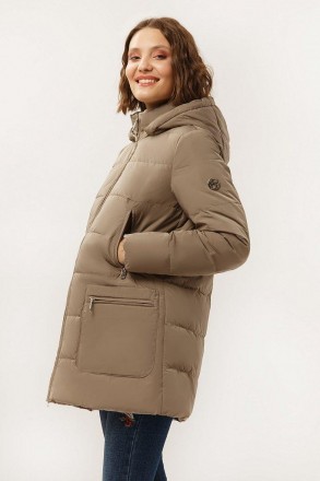 Демисезонная куртка женская Finn Flare с капюшоном светло-коричневая, средней дл. . фото 5