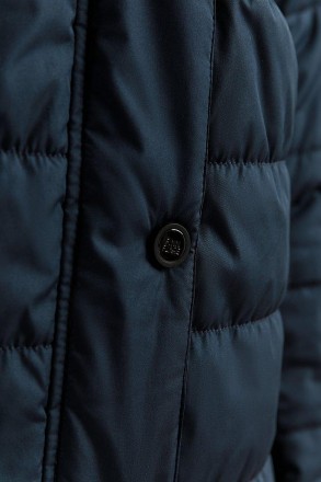 Женская короткая куртка с капюшоном Finn Flare с закругленной линией низа и слег. . фото 6