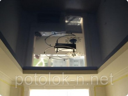 Глянцевый натяжной потолок от производителя.
Глянцевый натяжной потолок удобен и. . фото 2