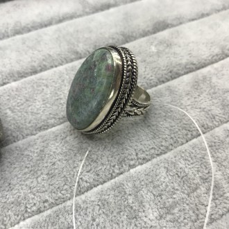 Предлагаем Вам элегантное кольцо с природным камнем рубин в фуксите в серебре.
Р. . фото 7