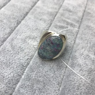 Предлагаем Вам элегантное кольцо с природным камнем рубин в фуксите в серебре.
Р. . фото 4