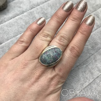 Предлагаем Вам элегантное кольцо с природным камнем рубин в фуксите в серебре.
Р. . фото 1