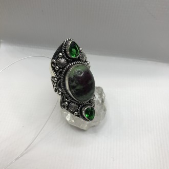 Предлагаем Вам элегантное кольцо с природным камнем рубин в цоизите и изумрудный. . фото 6