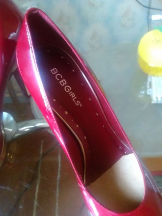 Шикарные женские туфли лубутены BCBGirls
привезены из Бразилии
материал кожа л. . фото 8