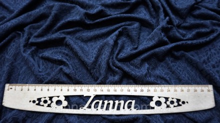  Трикотажная ткань темно-синего цвета с рельефным принтом "LV" - мягкая, плотная. . фото 5