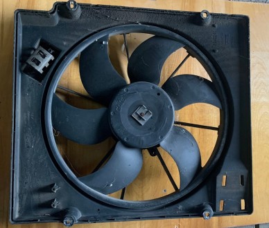 В наявності вентилятор радіатора Renault Scenic 1 2.0i 
Без пошкоджень та дефект. . фото 3
