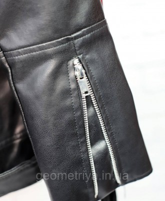
Курточка кожаная косуха короткая черного цвета с ремнем
Обратите внимание на за. . фото 5