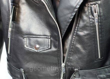 
Курточка кожаная косуха короткая черного цвета с ремнем
Обратите внимание на за. . фото 8