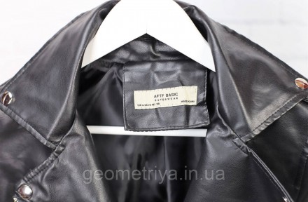 
Курточка кожаная косуха короткая черного цвета с ремнем
Обратите внимание на за. . фото 6