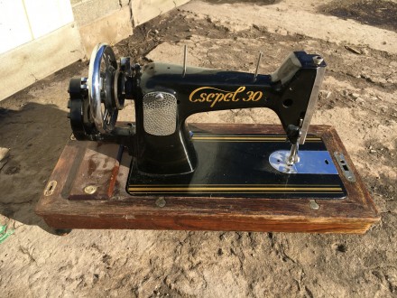 Продам Ручна швейна машина Чепель 30 Csepel 30 ідеал як нова з футляром Угорщина. . фото 2