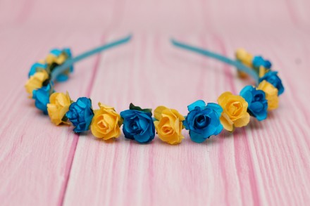 Ніжний обруч для волосся з маленькими квітами виконаний у жовто-блакитних кольор. . фото 4