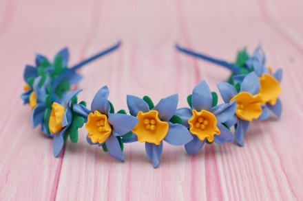 Ніжний обруч для волосся з квітами ручної роботи виконаний у жовто-блакитних кол. . фото 3