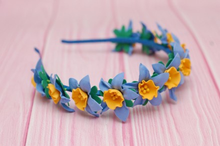 Ніжний обруч для волосся з квітами ручної роботи виконаний у жовто-блакитних кол. . фото 2